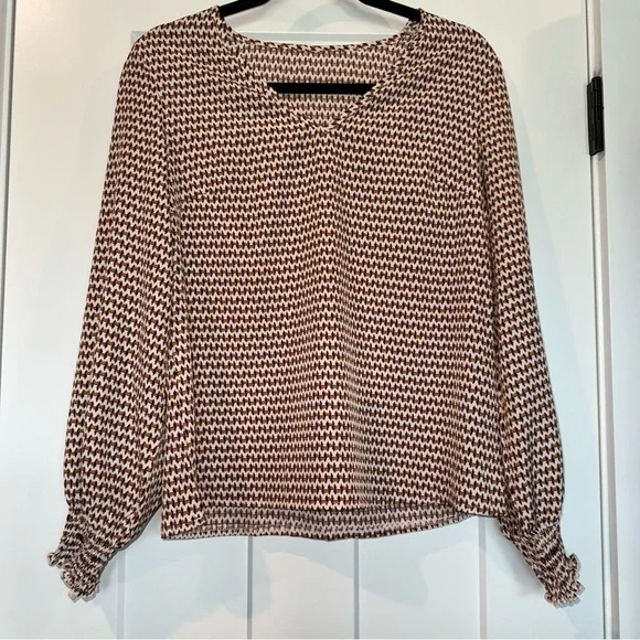 Women's V-Neck Patterned Blouse - Picture 4 of 5